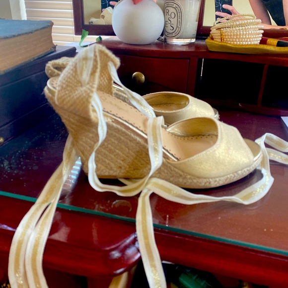 Lilly Pulitzer Shoes - Lilly Pulitzer Womens Alyssa Gold Metal Sandals